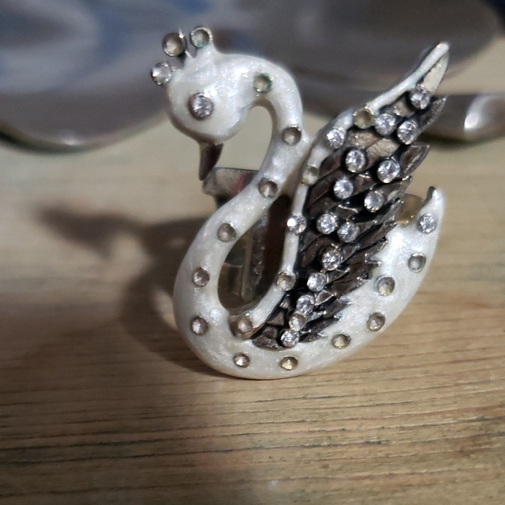 Betsey Johnson White and Black Swan Ring
